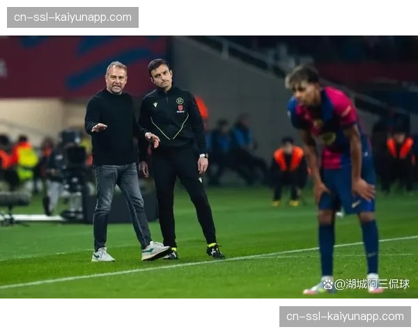 巴萨传控体系遭遇中场隐患 弗里克被迫启用年轻后卫组合